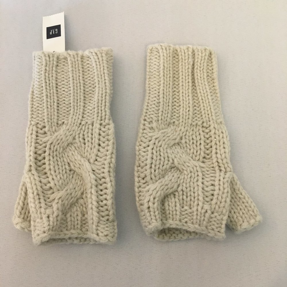 NWT GAP Knit Hand Warmers Small